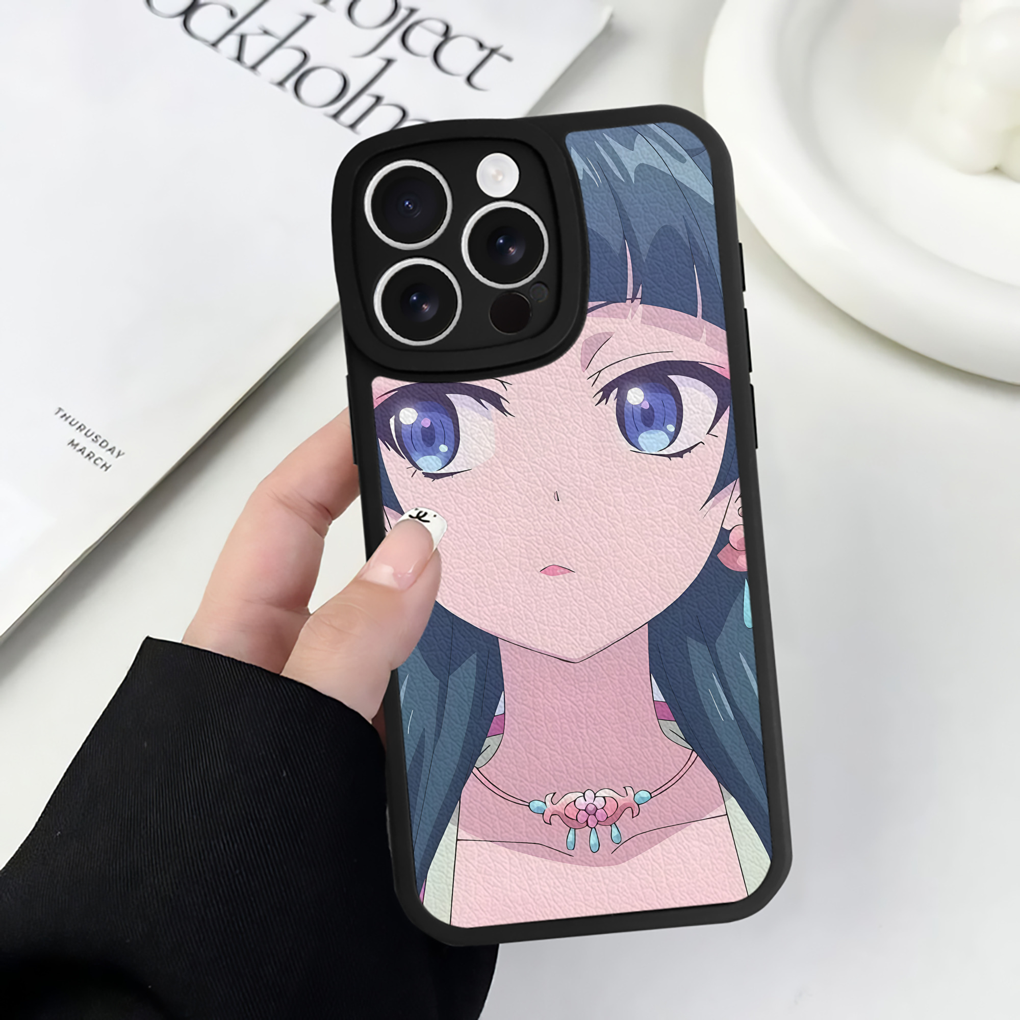 （画像用） 薬屋のひとりごと The Apothecary Diaries 【iPhone 16シリーズ対応】シリコンスマホケース（レザー調） 材質：シリコン